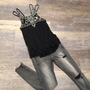 🌻NWT- Embroidered Tank🌻